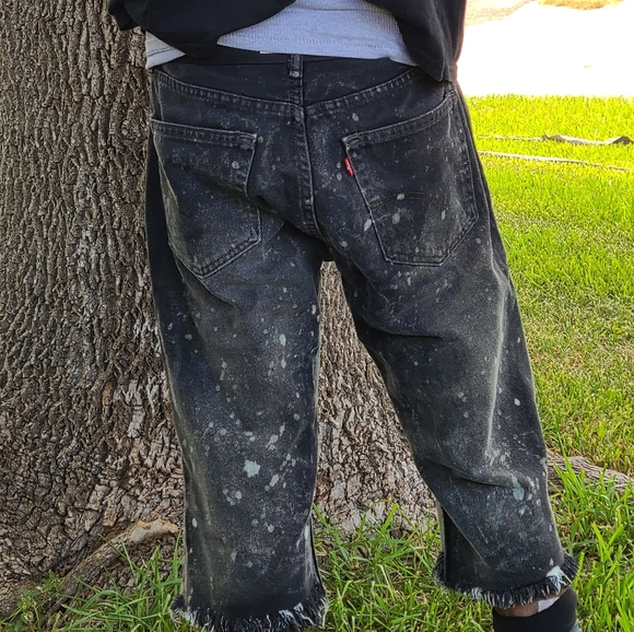 Levi's distressed 505 jean shorts size 34 - Picture 3 of 10